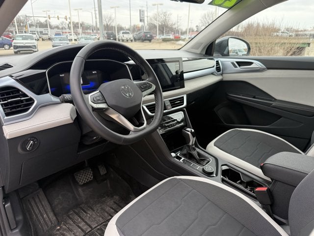 2025 Volkswagen Taos SE