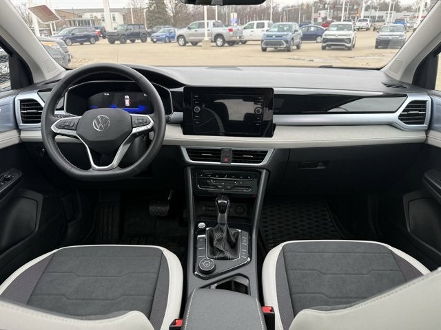 2025 Volkswagen Taos SE