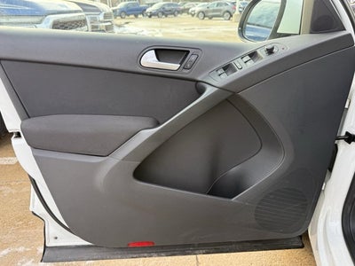 2017 Volkswagen TIGUAN Base